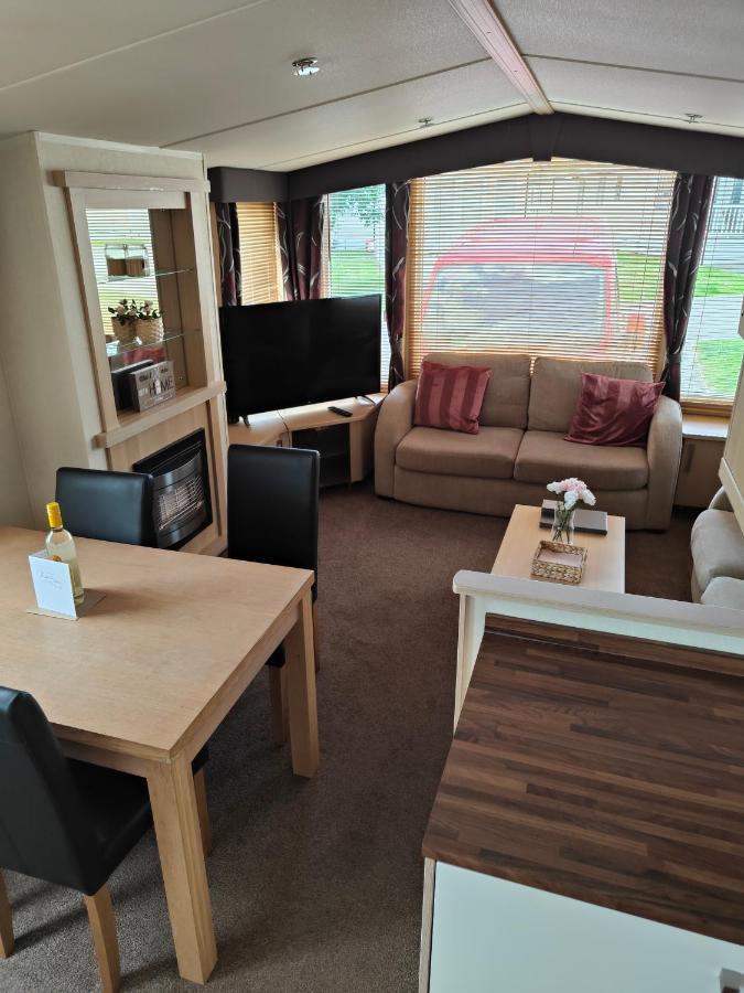 Holiday Home Sleeps Six Saint Leonards Exterior photo